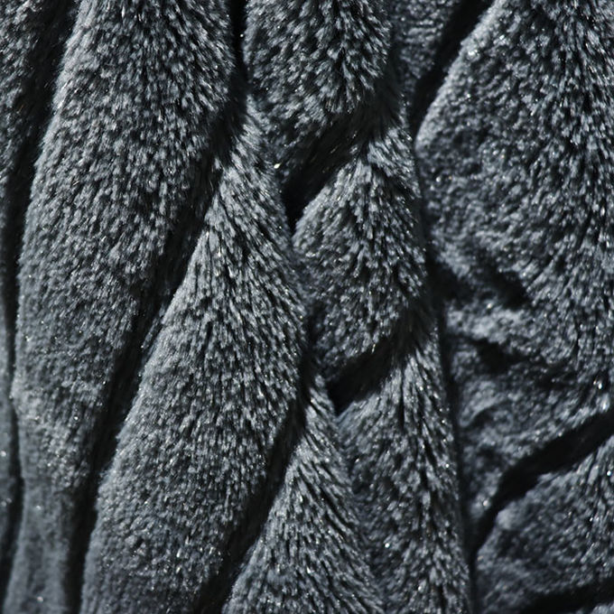 100% polyester Koralen Vlies Valse bont Verwarmde deken Minky Zwarte Valse bont Gooi deken 3